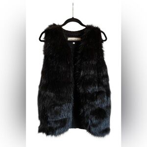 Women’s Sebby Collection Beautiful Faux Fur Front Black Sweater Vest M